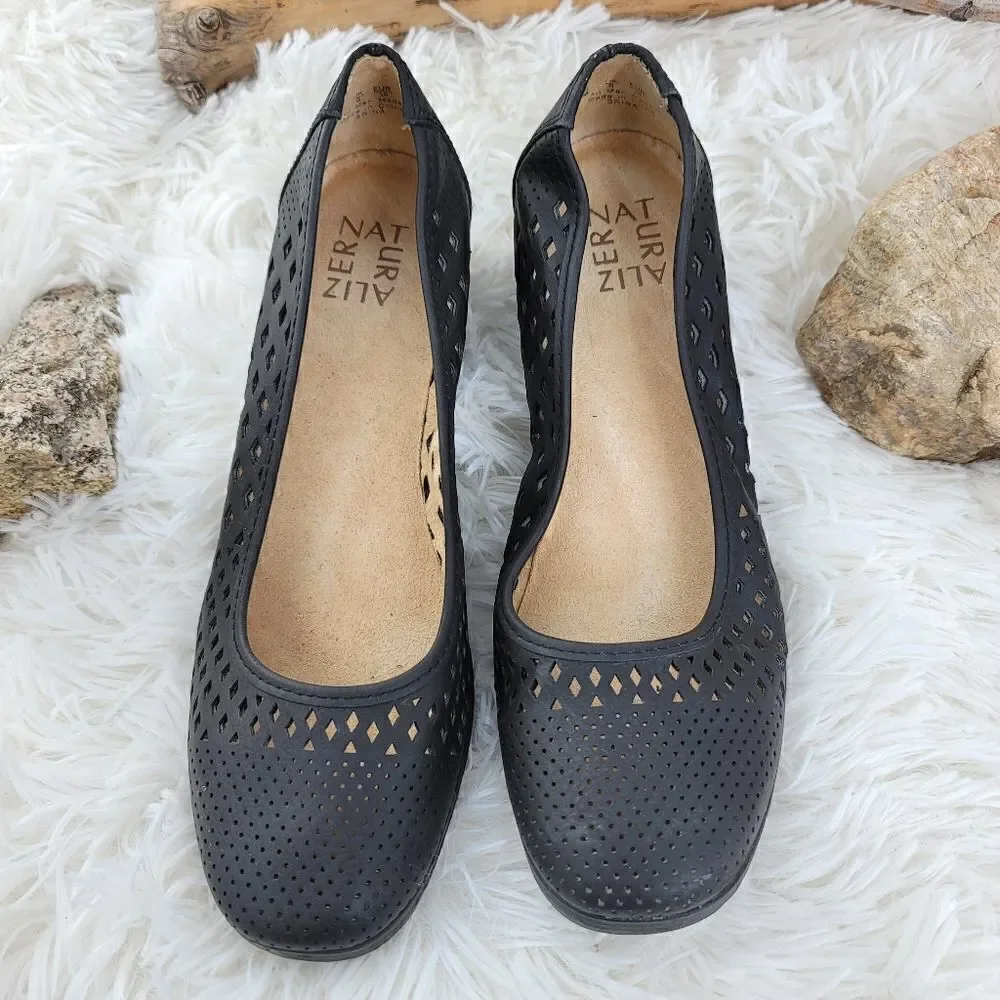 Naturalizer black perforated faux leather wedges (k)